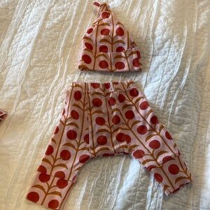 Kate quinn dandelion puff panda pants and knot hat 0-3 month